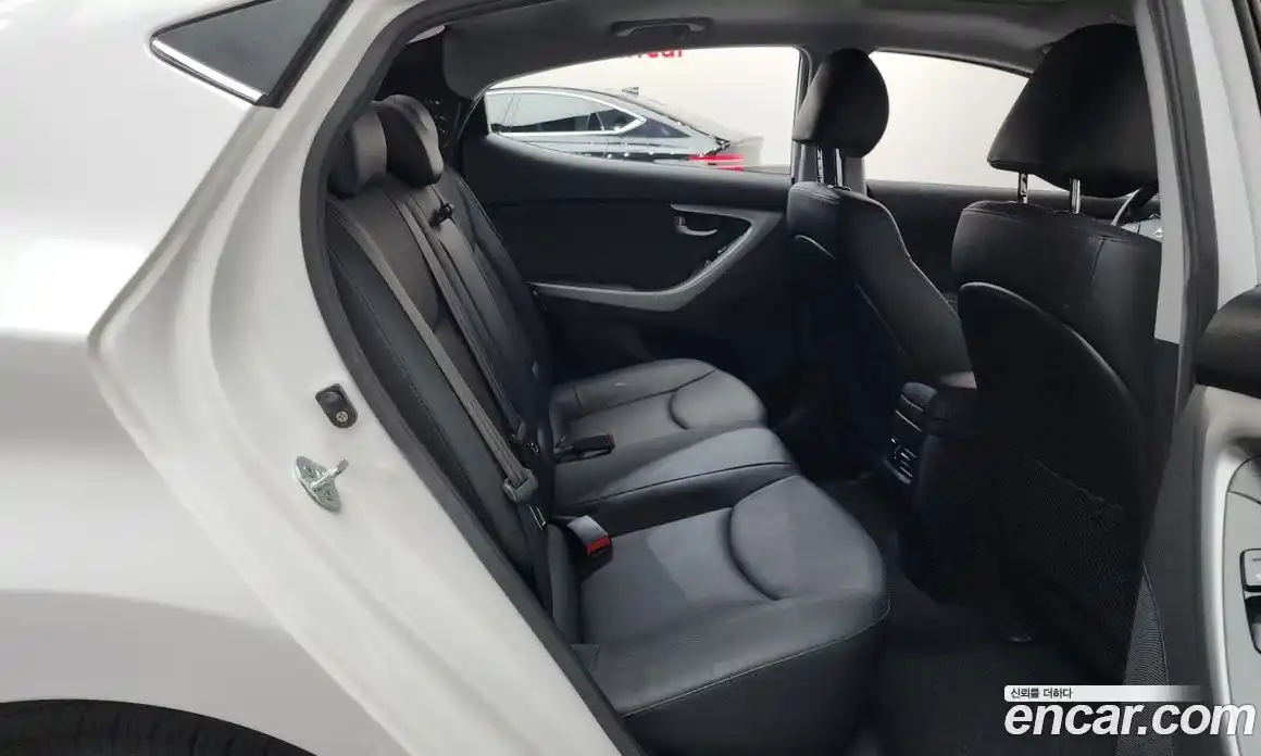 Hyundai Avante 2013 1.6 автомат (гидро), фото 17