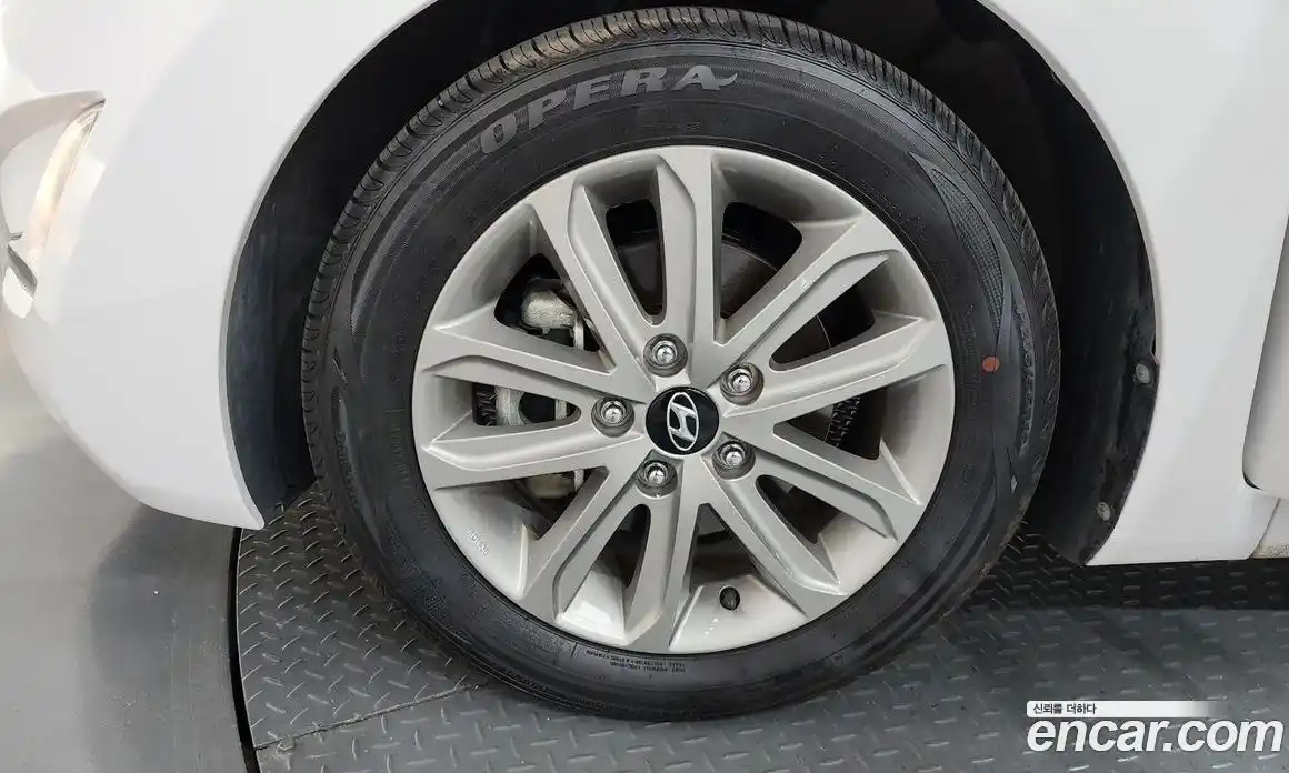 Hyundai Avante 2013 1.6 автомат (гидро), фото 5