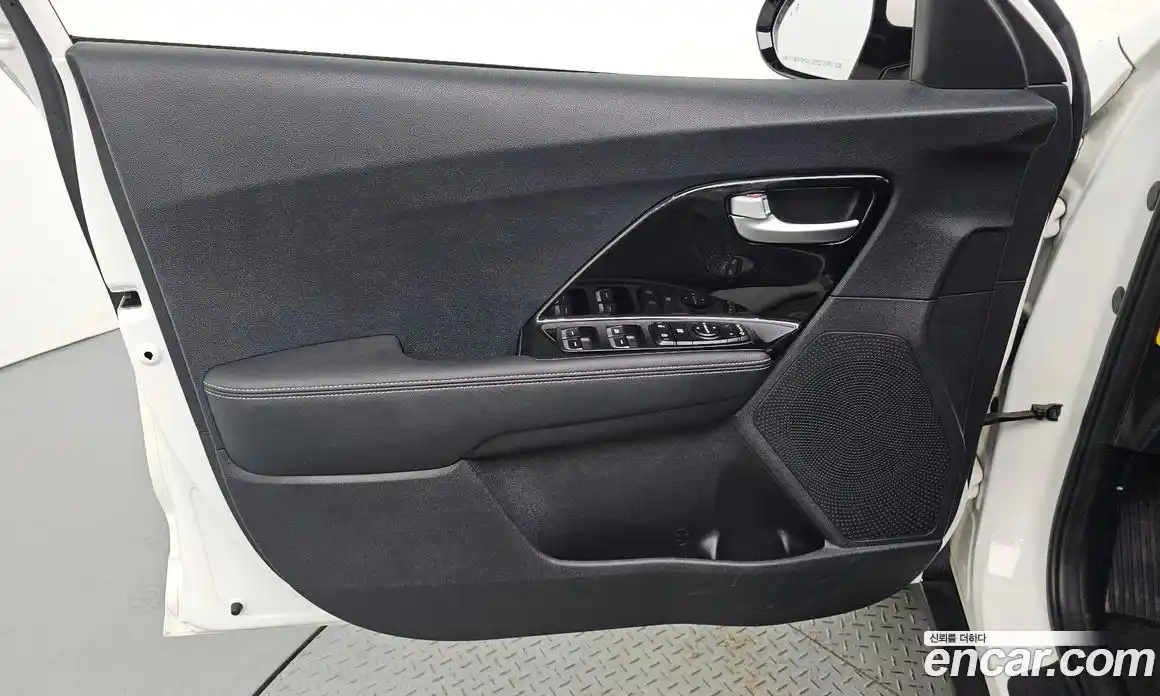 Kia Niro 2021 1.6 автомат (гидро), фото 14