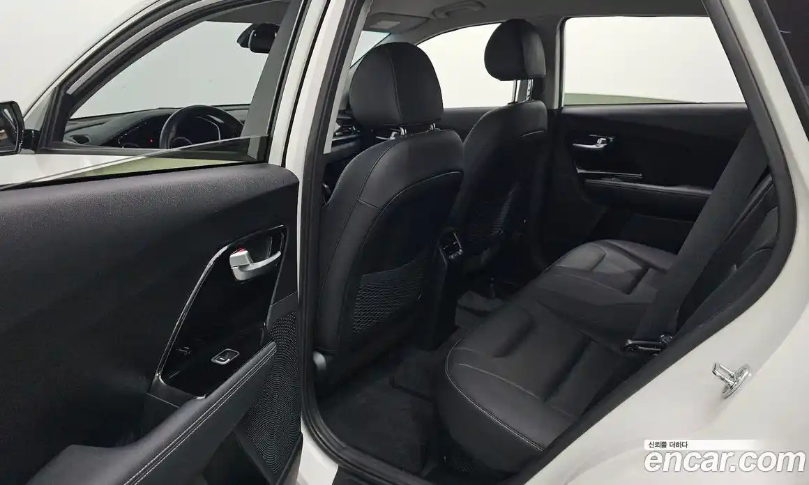 Kia Niro 2021 1.6 автомат (гидро), фото 19