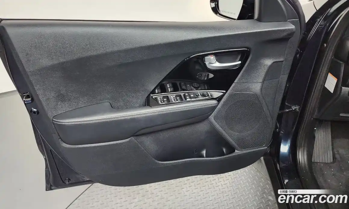 Kia Niro 2021 1.6 автомат (гидро), фото 14