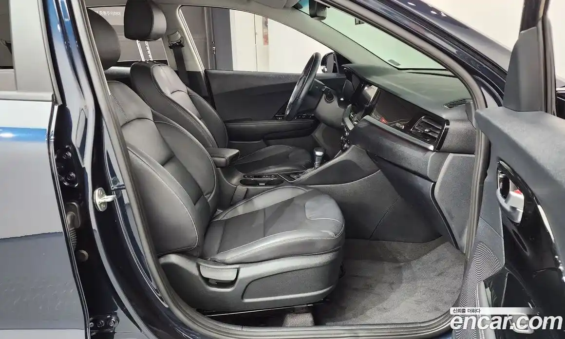 Kia Niro 2021 1.6 автомат (гидро), фото 16