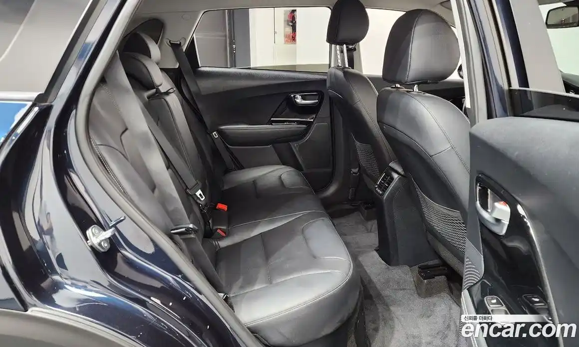 Kia Niro 2021 1.6 автомат (гидро), фото 17