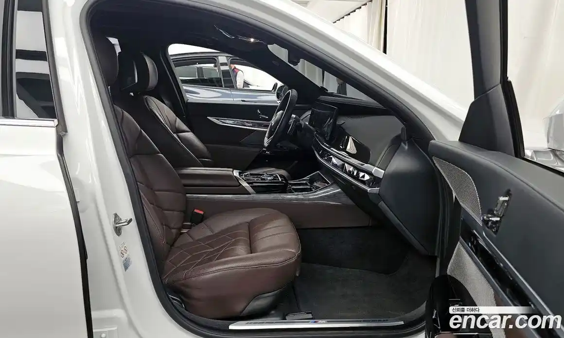 BMW 7 серия 2023 3.0 автомат (гидро), фото 17