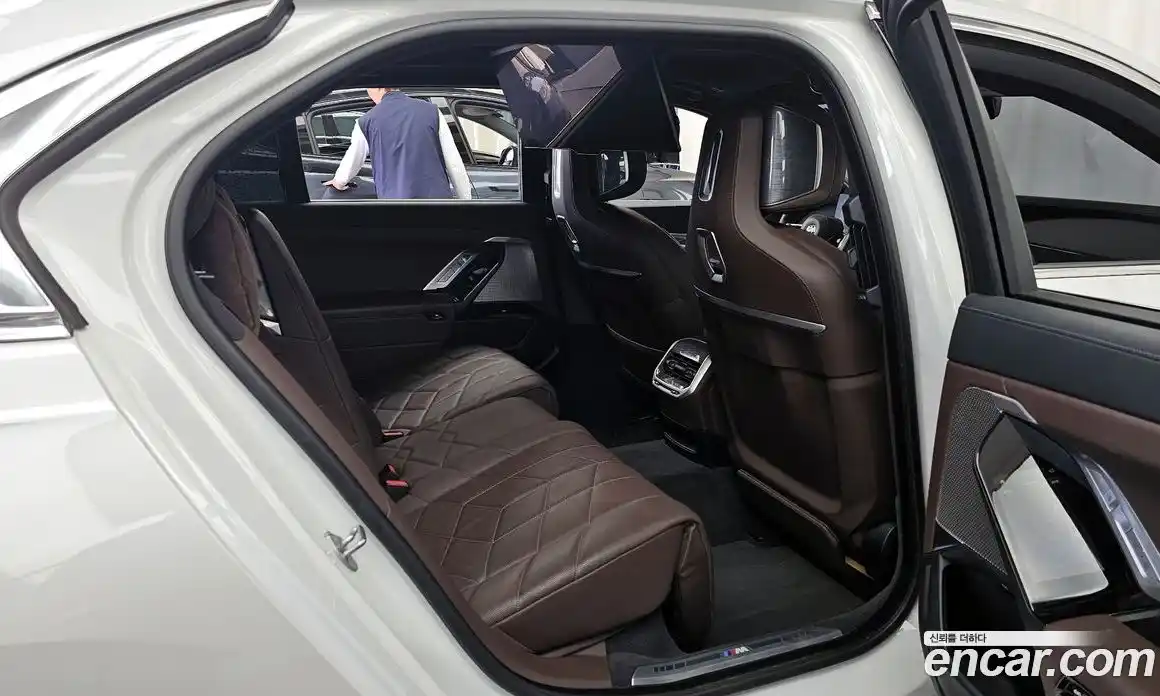 BMW 7 серия 2023 3.0 автомат (гидро), фото 18