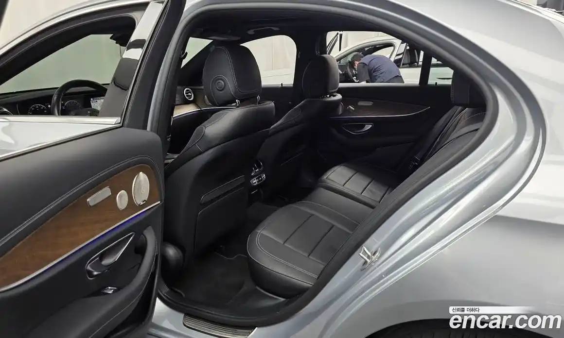 Mercedes-Benz E-Class 2021 2.0 гидро, фото 16