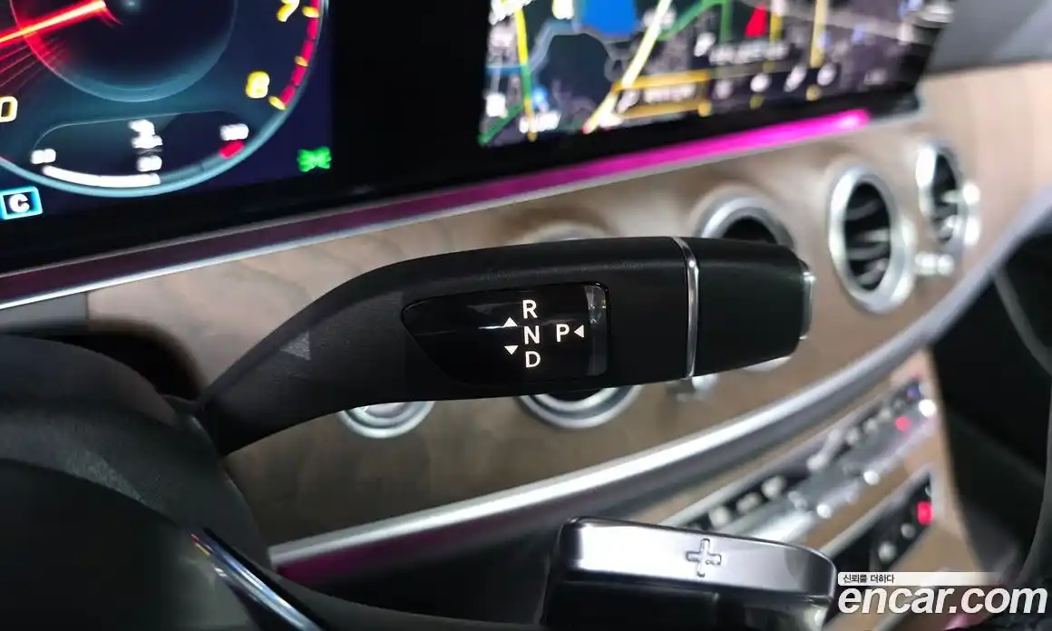 Mercedes-Benz E-Class 2022 2.0 гидро, фото 11