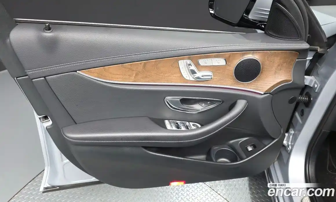 Mercedes-Benz E-Class 2022 2.0 гидро, фото 13