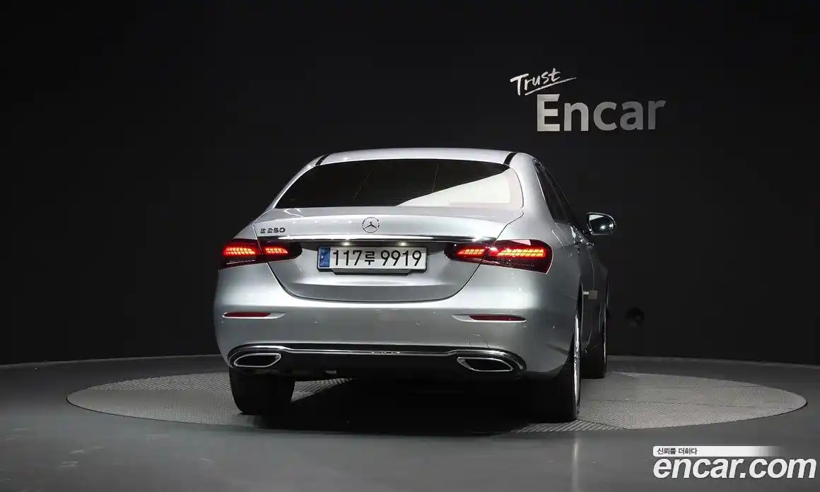 Mercedes-Benz E-Class 2022 2.0 гидро, фото 3