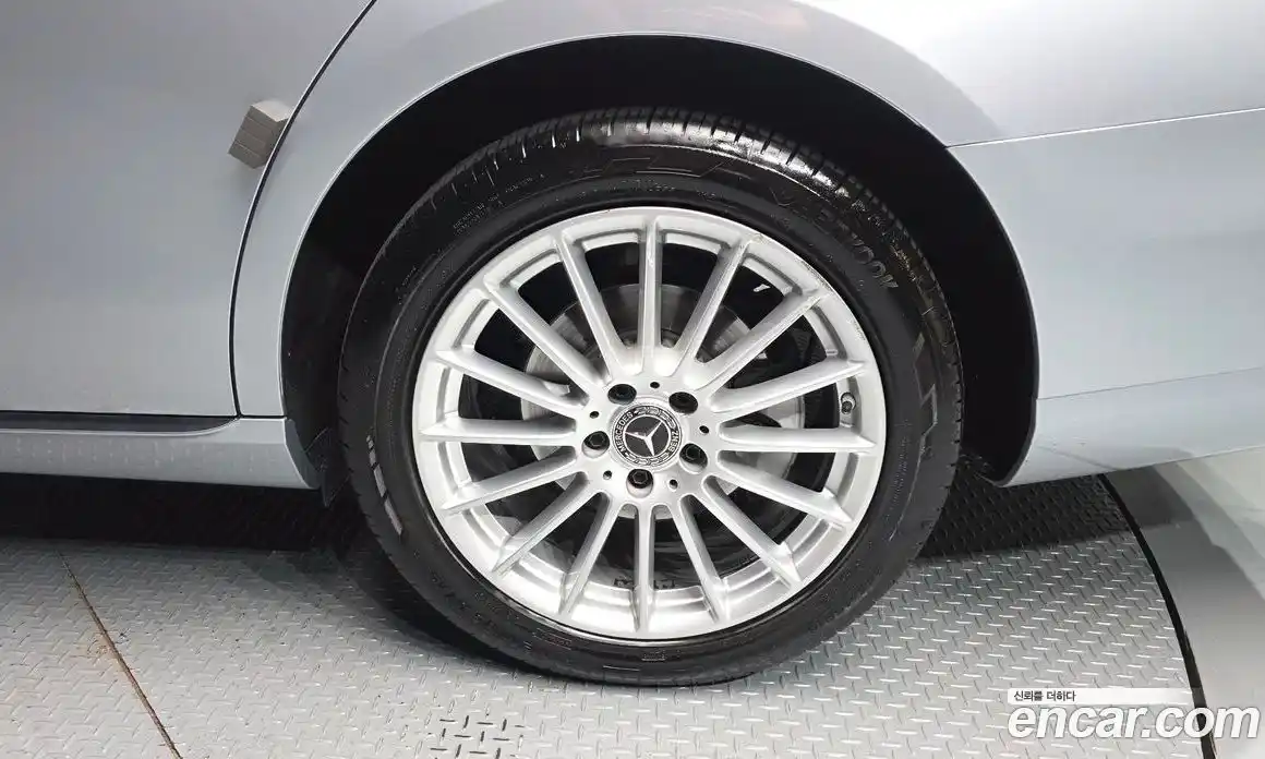 Mercedes-Benz E-Class 2022 2.0 гидро, фото 6