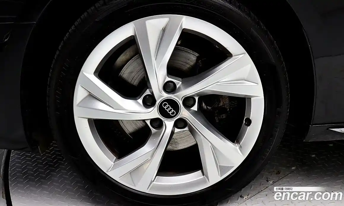 Audi A4 2022 2.0 автомат (гидро), фото 6