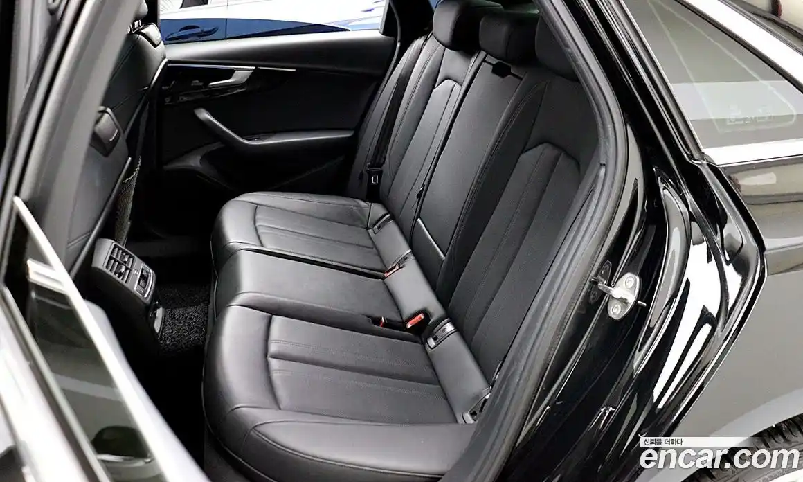 Audi A4 2022 2.0 автомат (гидро), фото 9