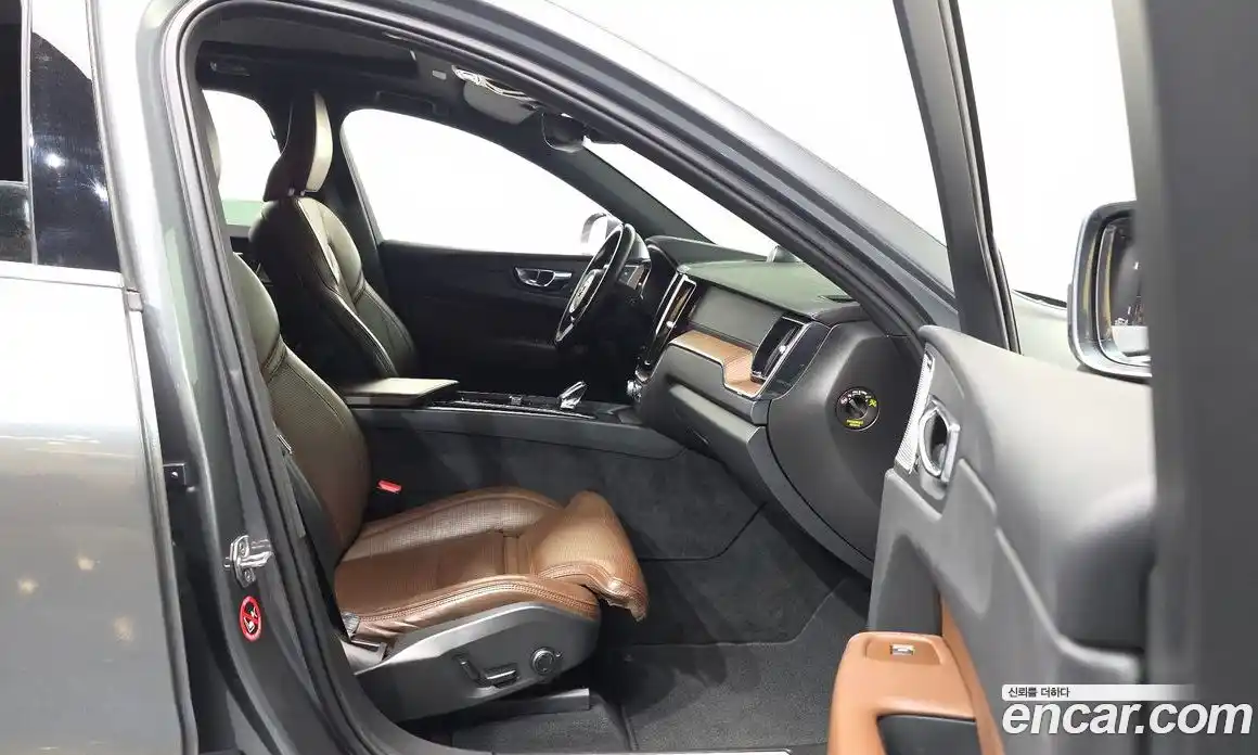 Volvo XC60 2021 2.0 автомат (гидро), фото 11