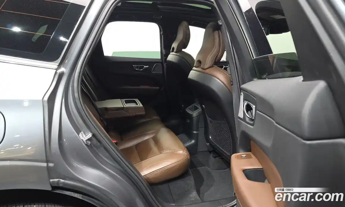 Volvo XC60 2021 2.0 автомат (гидро), фото 12