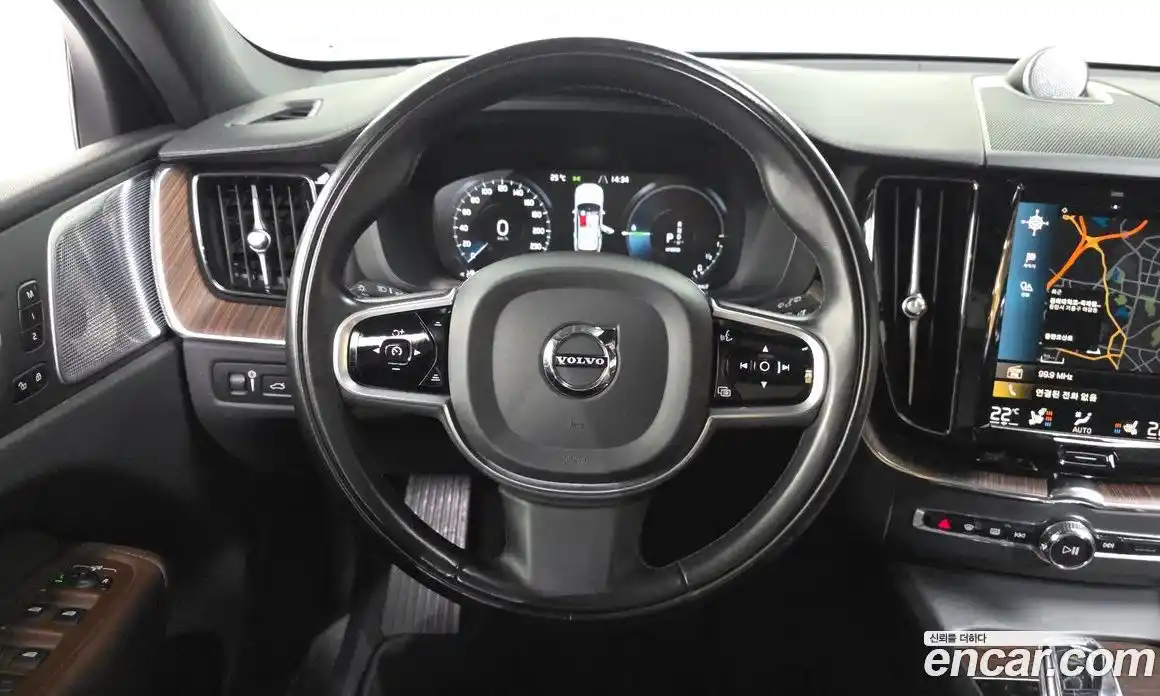 Volvo XC60 2021 2.0 автомат (гидро), фото 13