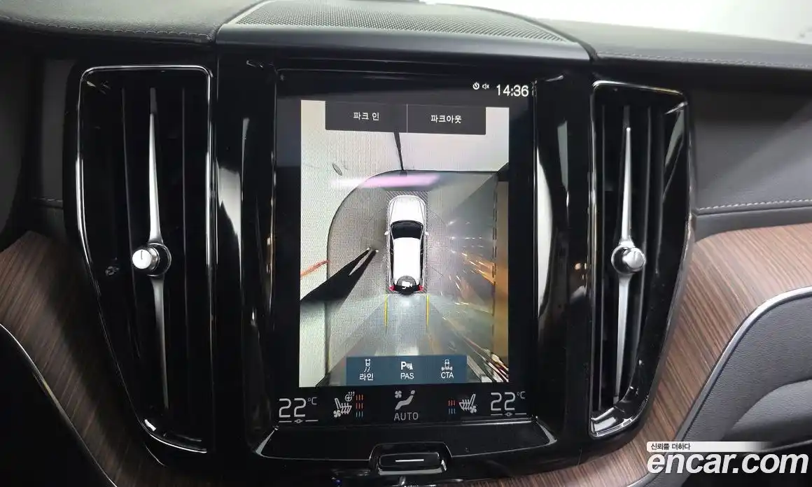Volvo XC60 2021 2.0 автомат (гидро), фото 15