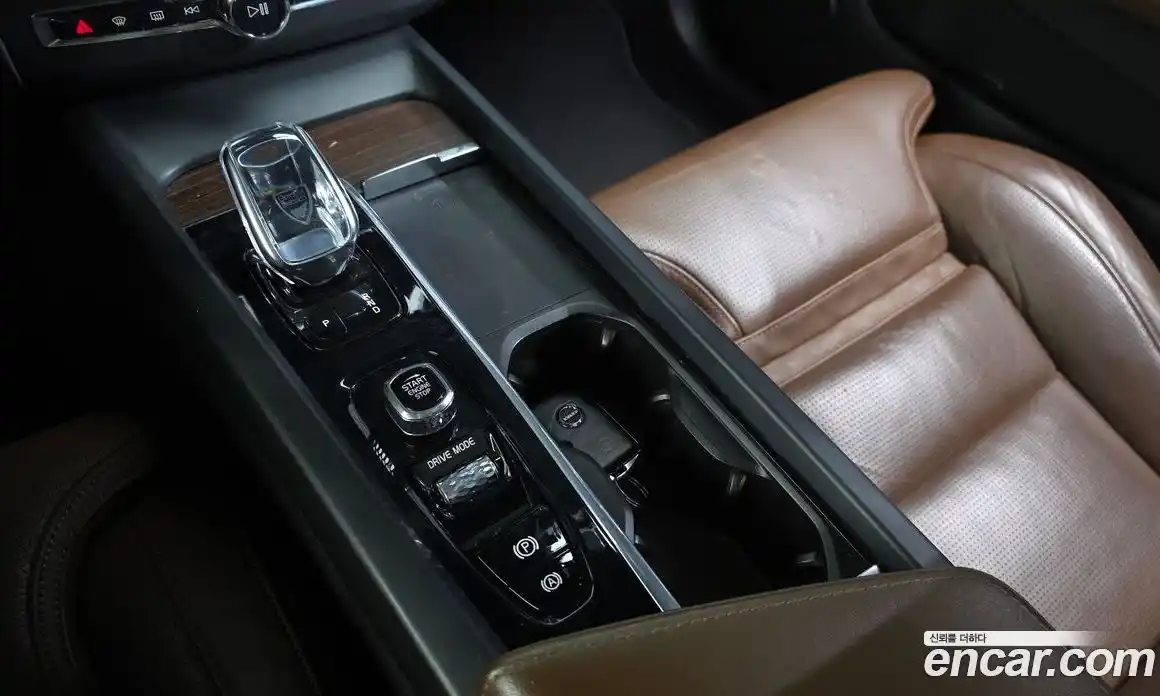 Volvo XC60 2021 2.0 автомат (гидро), фото 9