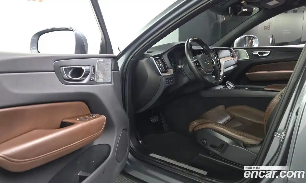 Volvo XC60 2021 2.0 автомат (гидро), фото 10