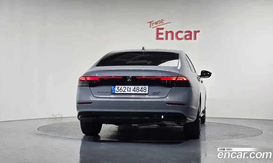 Honda Accord 2023 2.0 автомат (гидро), фото 4