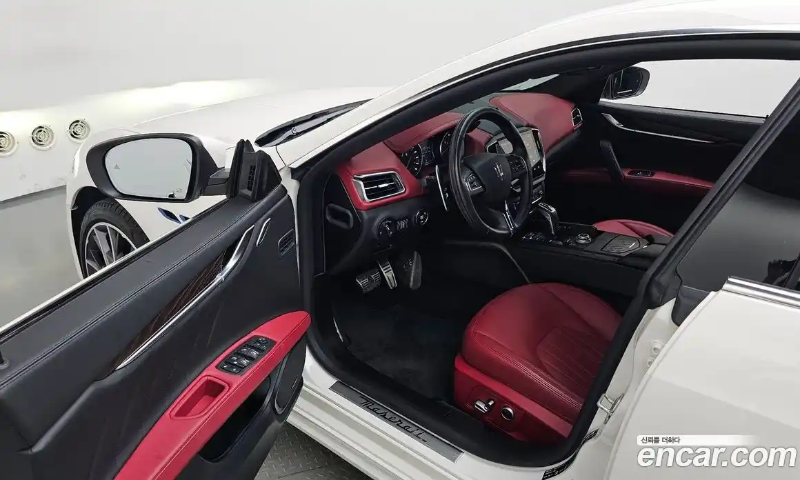Maserati Ghibli 2023 2.0 гидро, фото 12