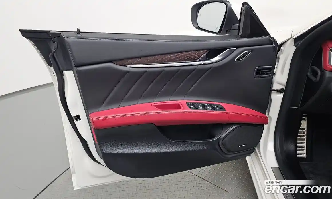 Maserati Ghibli 2023 2.0 гидро, фото 13