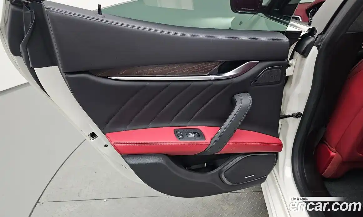 Maserati Ghibli 2023 2.0 гидро, фото 14