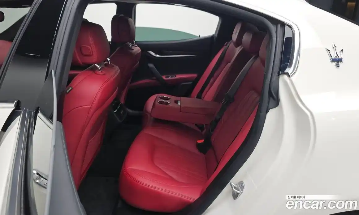 Maserati Ghibli 2023 2.0 гидро, фото 15