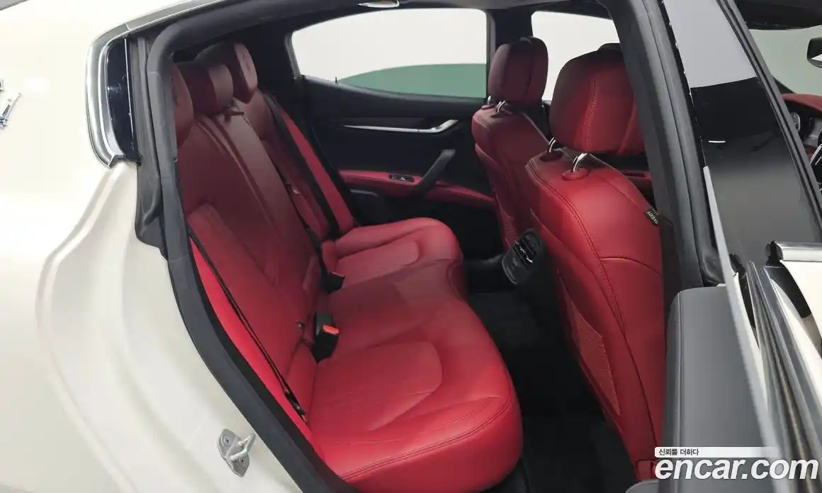 Maserati Ghibli 2023 2.0 гидро, фото 16