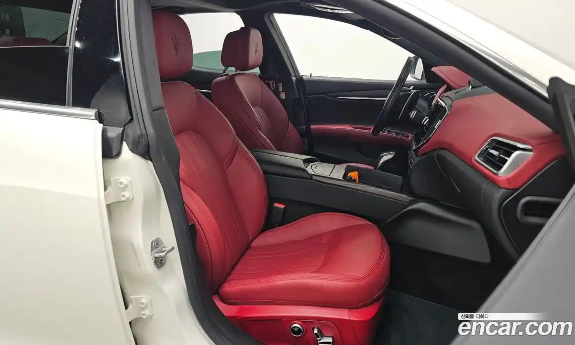 Maserati Ghibli 2023 2.0 гидро, фото 17