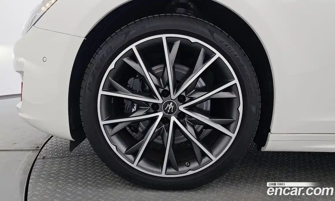 Maserati Ghibli 2023 2.0 гидро, фото 4