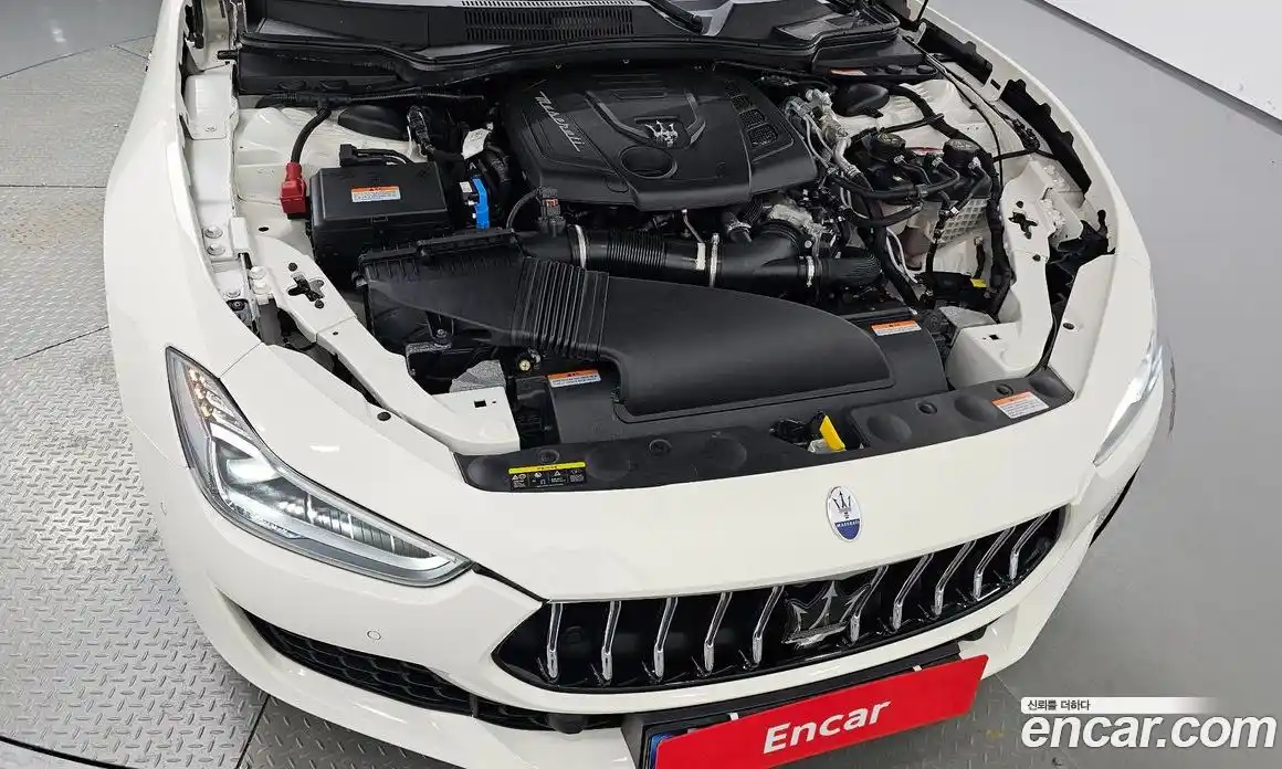 Maserati Ghibli 2023 2.0 гидро, фото 5