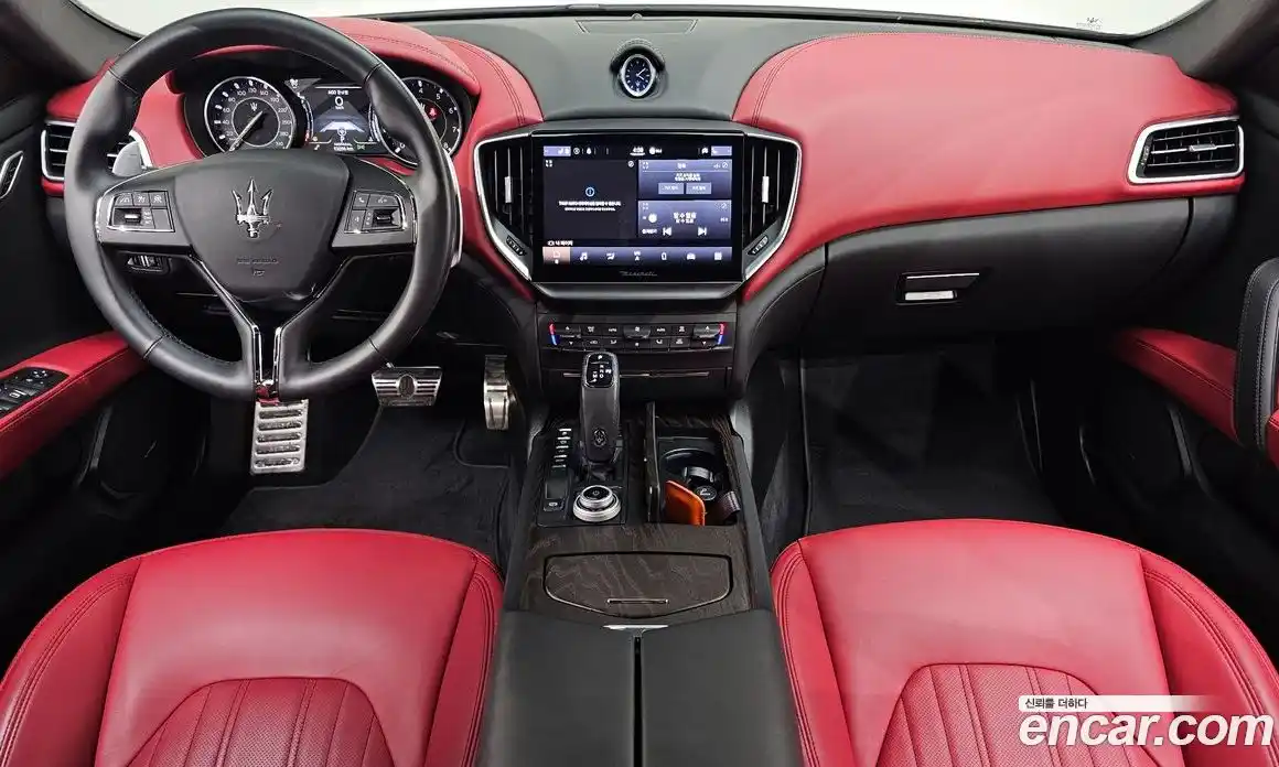 Maserati Ghibli 2023 2.0 гидро, фото 9