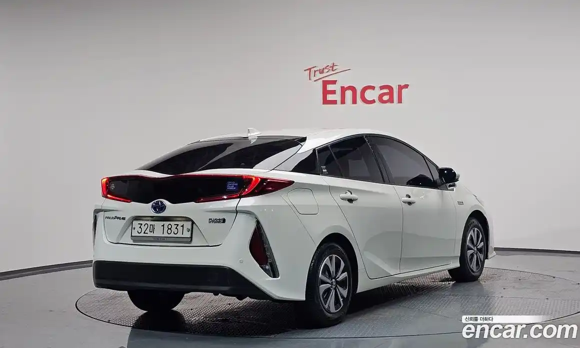 Toyota Prius 2017 1.8 гидро, фото 2