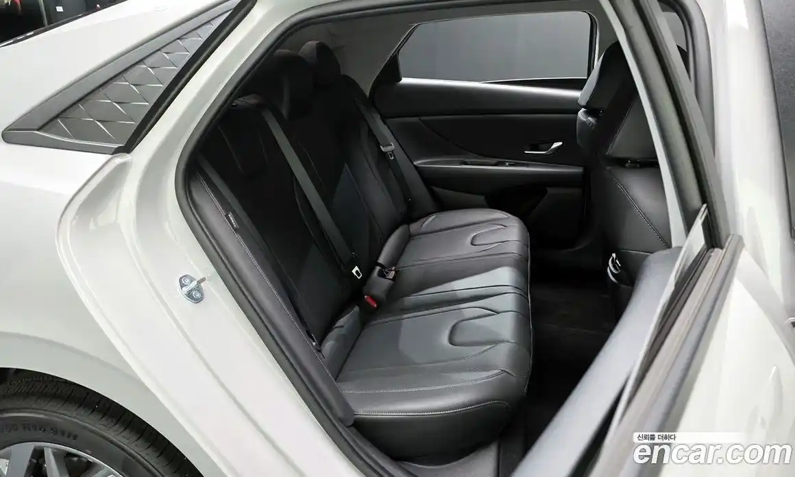 Hyundai Avante 2025 1.6 автомат (гидро), фото 17