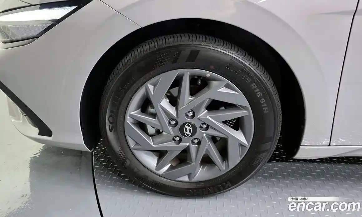 Hyundai Avante 2025 1.6 автомат (гидро), фото 5
