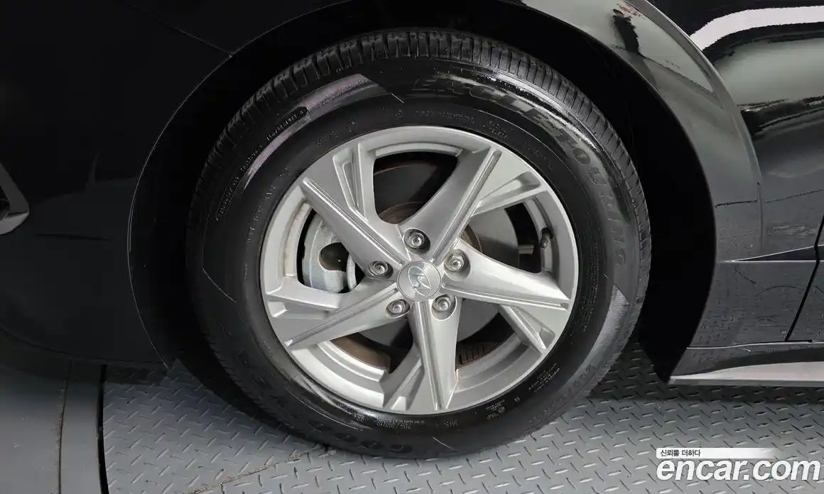 Hyundai Sonata 2019 2.0 автомат (гидро), фото 5
