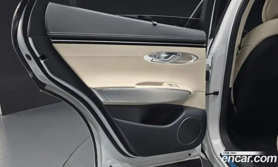 Genesis GV70 2023 2.5 автомат (гидро), фото 14
