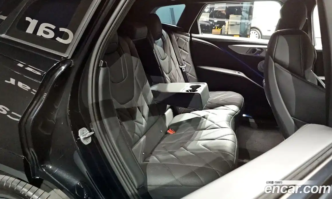 BMW XM 2024 4.4 автомат (гидро), фото 11
