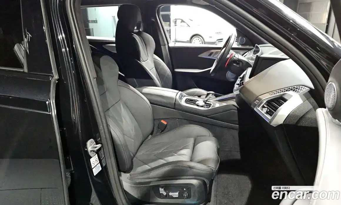 BMW XM 2024 4.4 автомат (гидро), фото 12