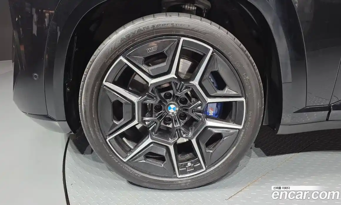 BMW XM 2024 4.4 автомат (гидро), фото 5