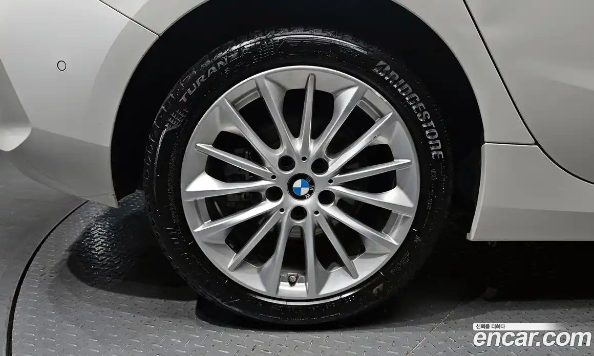 BMW 1 серия 2020 2.0 автомат (гидро), фото 5