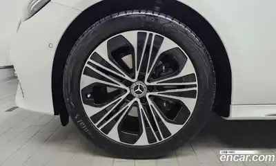 Mercedes-Benz E-Class 2024 2.0 автомат (гидро), миниатюра 5