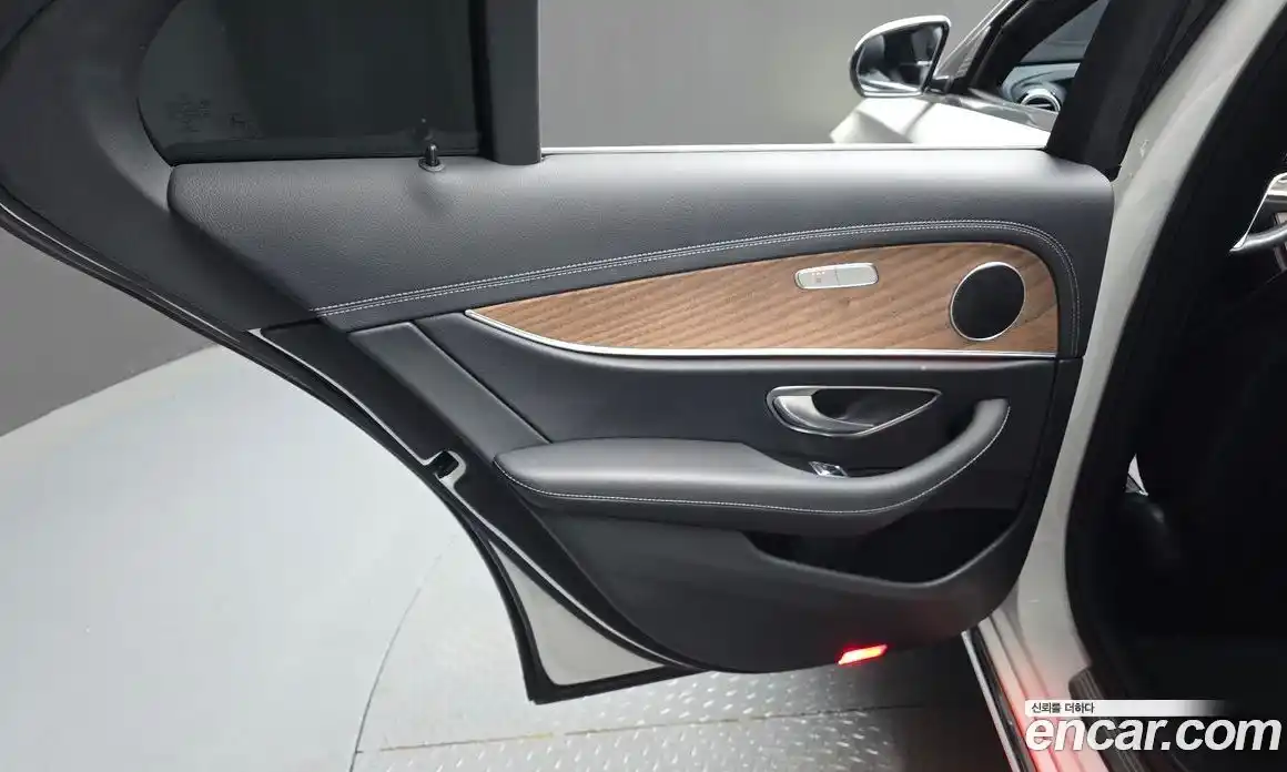 Mercedes-Benz E-Class 2022 2.0 автомат (гидро), фото 15