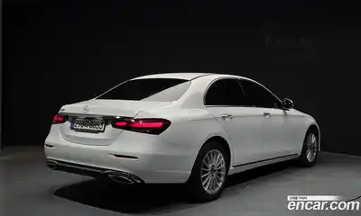 Mercedes-Benz E-Class 2022 2.0 автомат (гидро), миниатюра 2