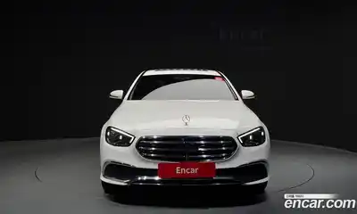 Mercedes-Benz E-Class 2022 2.0 автомат (гидро), миниатюра 3