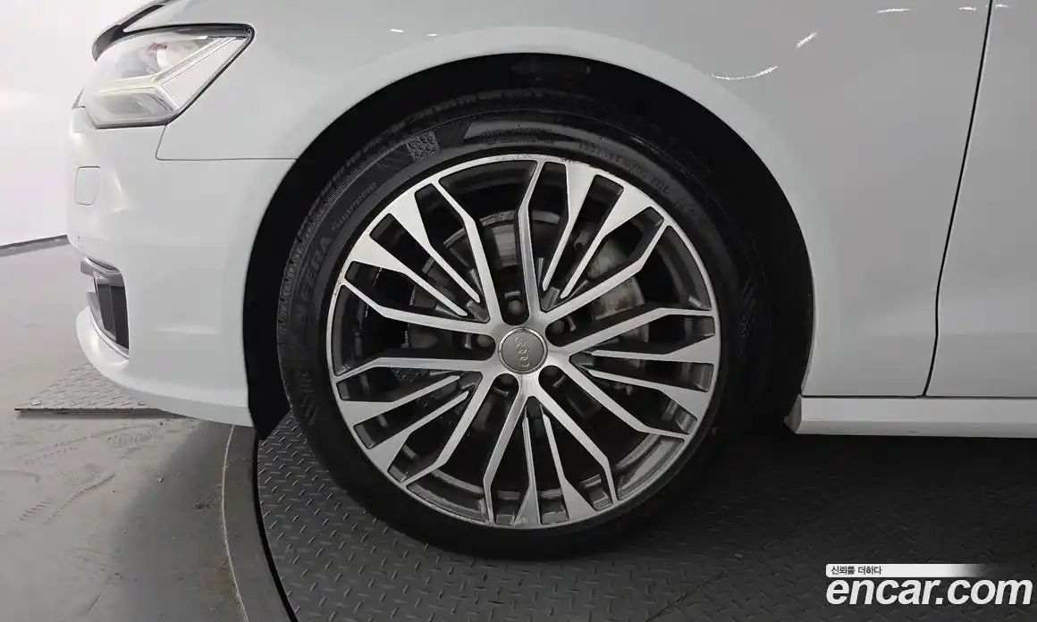Audi A6 2015 3.0 автомат (гидро), фото 5