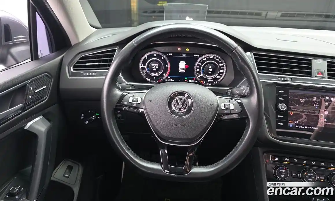 Volkswagen Tiguan 2018 2.0 автомат (гидро), фото 13