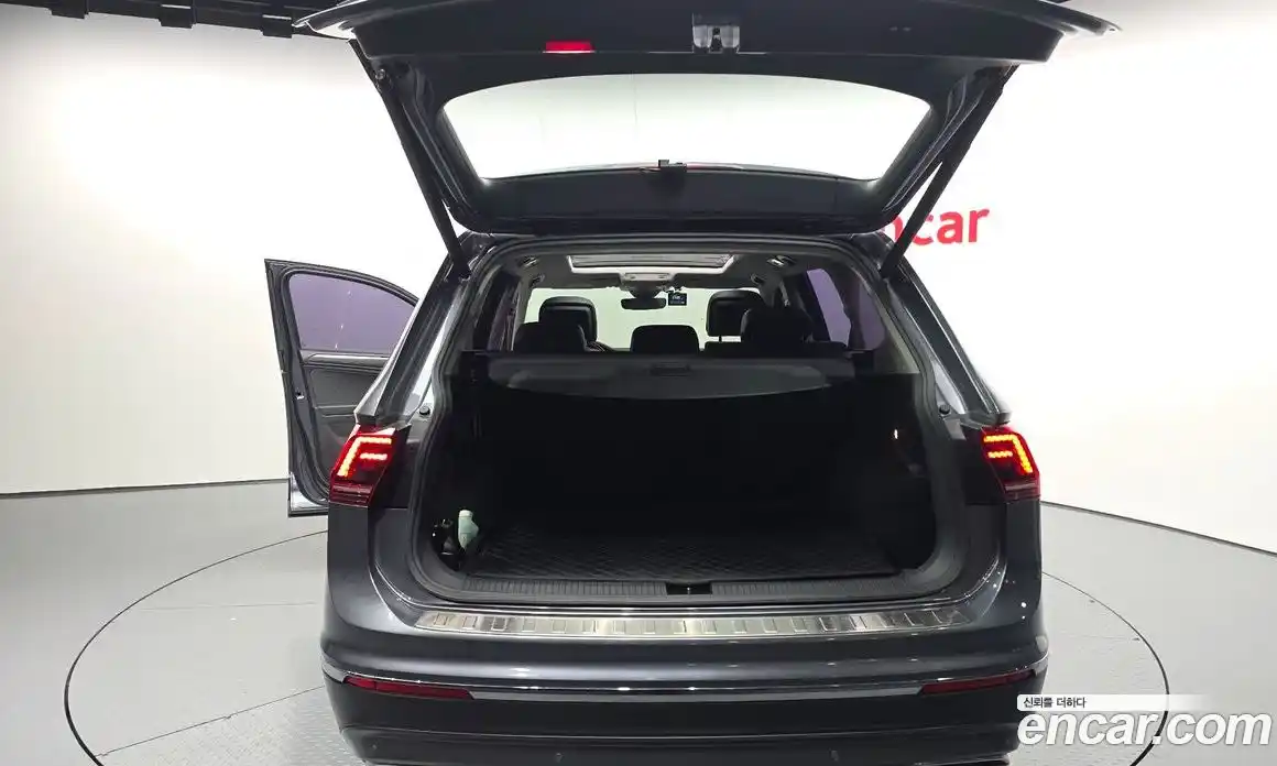 Volkswagen Tiguan 2018 2.0 автомат (гидро), фото 20
