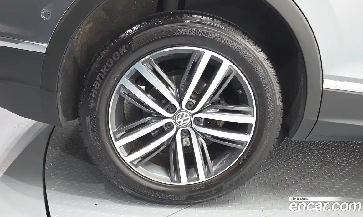 Volkswagen Tiguan 2018 2.0 автомат (гидро), фото 5