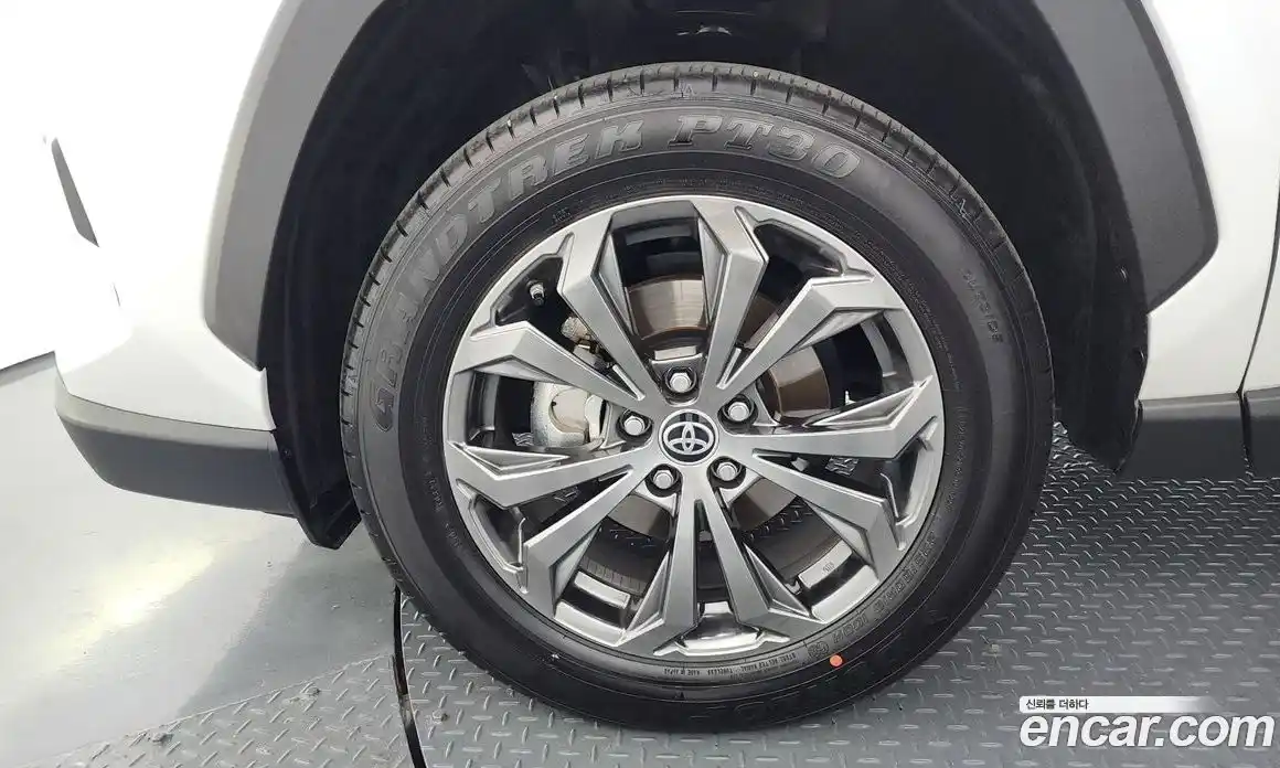 Toyota RAV4 2024 2.5 гидро, фото 5